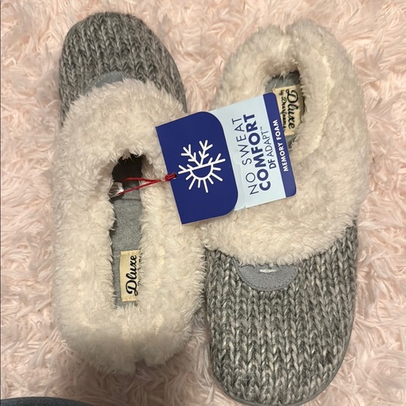 NWT Luxe Gray and Cream Knit Slippers size L - Picture 1 of 6